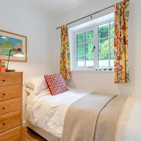2 Bed In Oc-l32105 Ferienhaus
